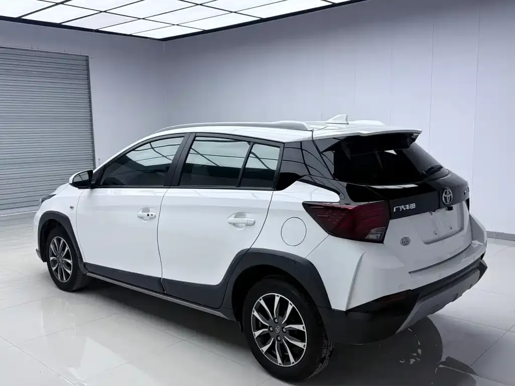 Toyota Yaris L — фото 9
