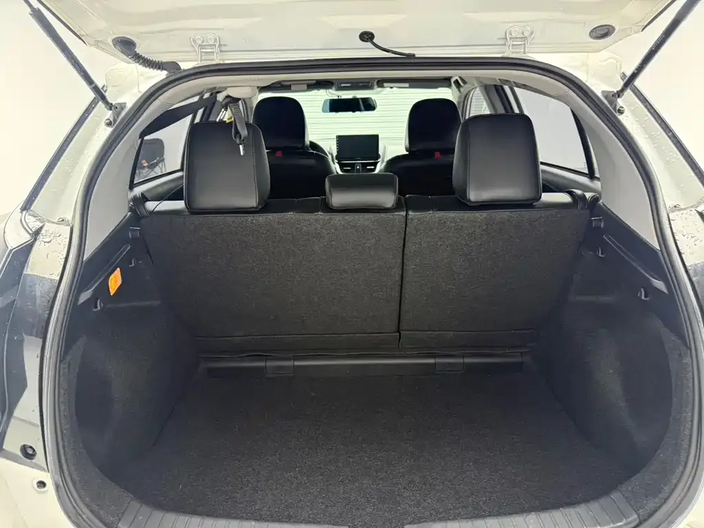 Toyota Yaris L — фото 8