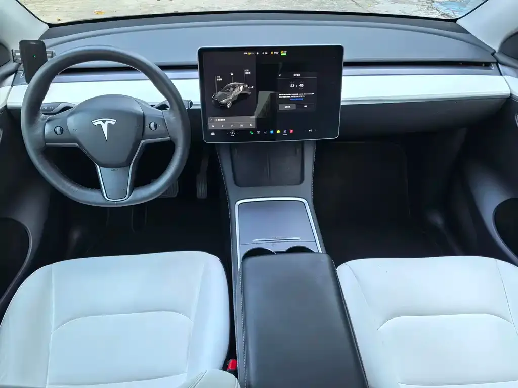 Tesla Model Y — фото 2