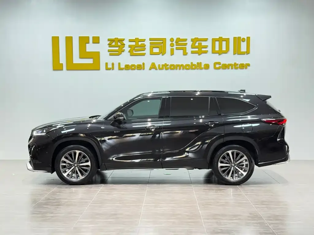 Toyota Crown Kluger 2024 из CN, фото 2