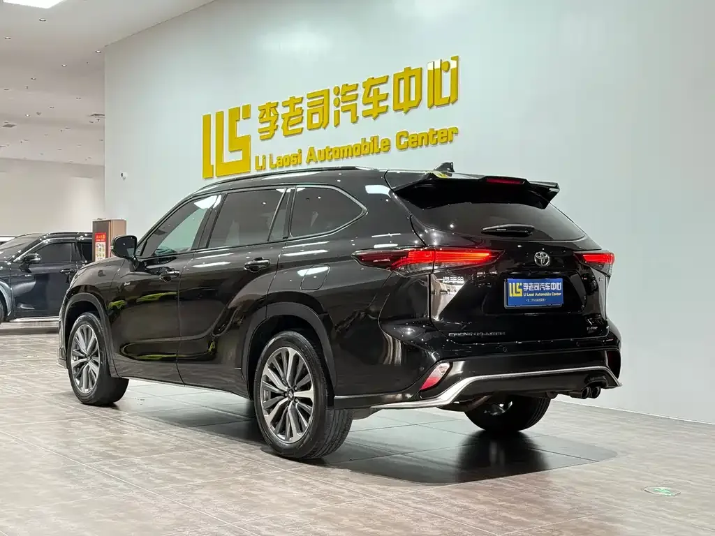 Toyota Crown Kluger 2024 из CN, фото 7