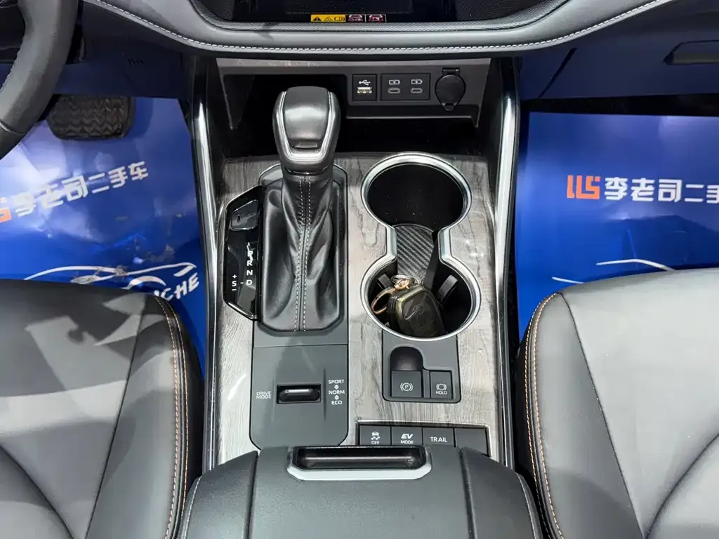 Toyota Crown Kluger 2024 из CN, фото 8