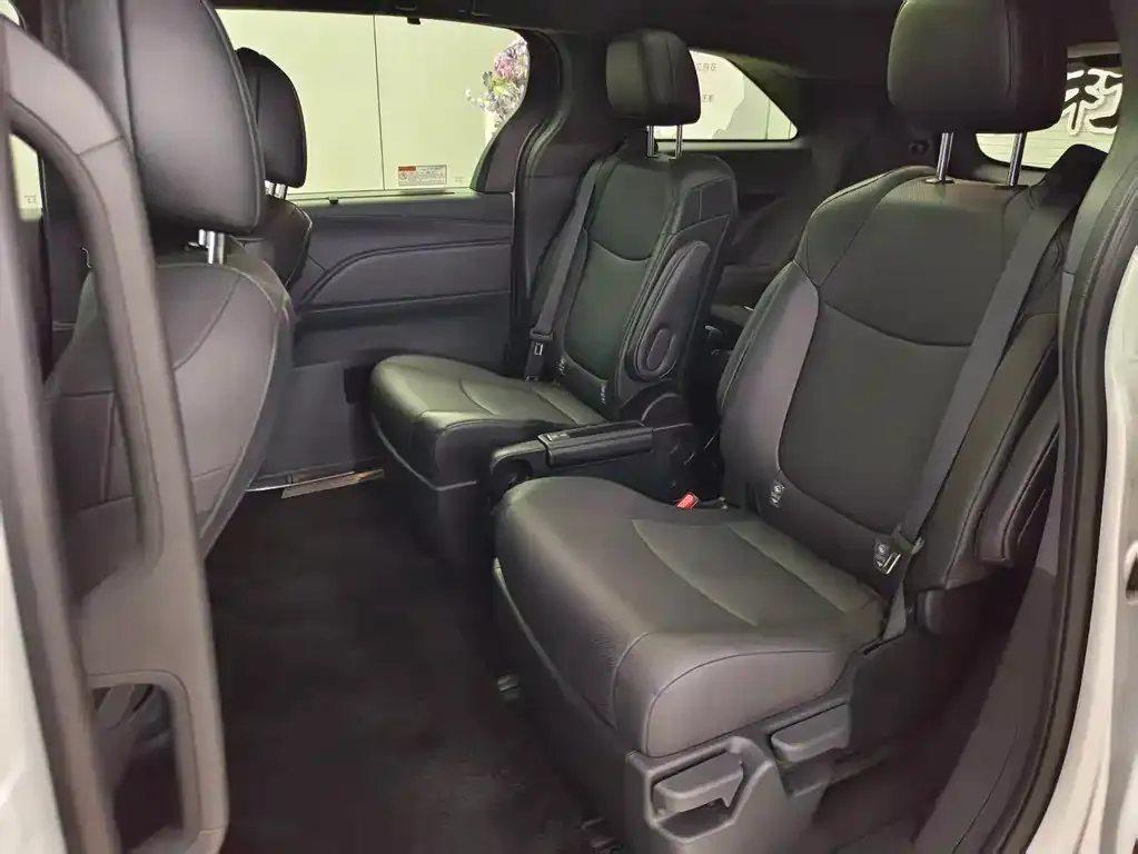 Toyota Granvia 2025 из CN, фото 10