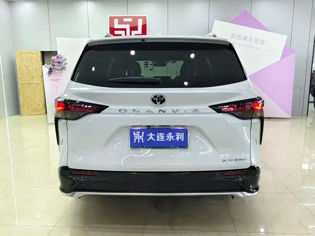 Toyota Granvia 2025 из CN, фото 2