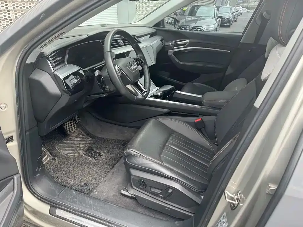 Audi e-tron 2024 из CN, фото 2