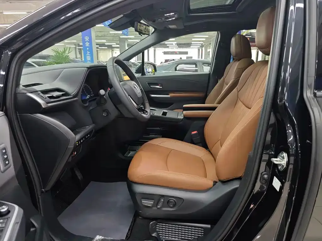 Toyota Granvia 2026 из CN, фото 3