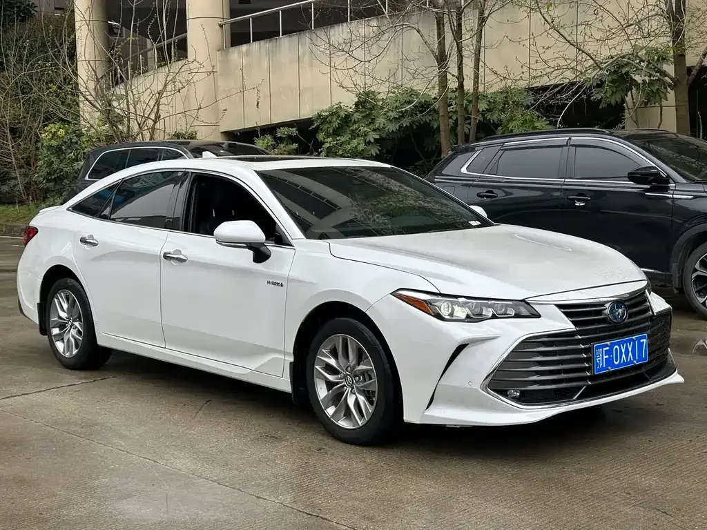 Toyota Avalon — фото 1