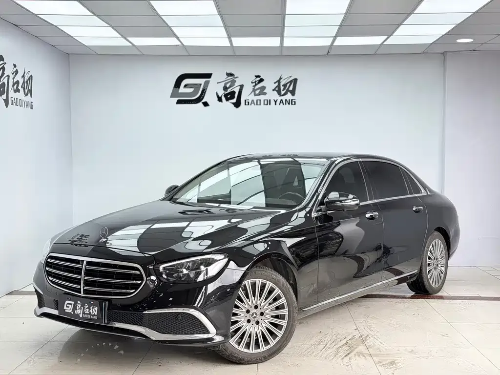Mercedes-Benz E-Class — фото 1