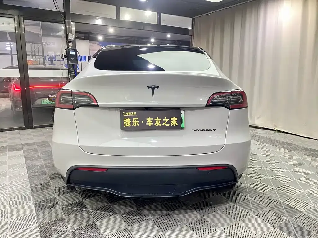 Tesla Model Y 2024 из CN, фото 2