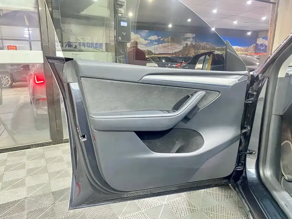 Tesla Model Y 2024 из CN, фото 8