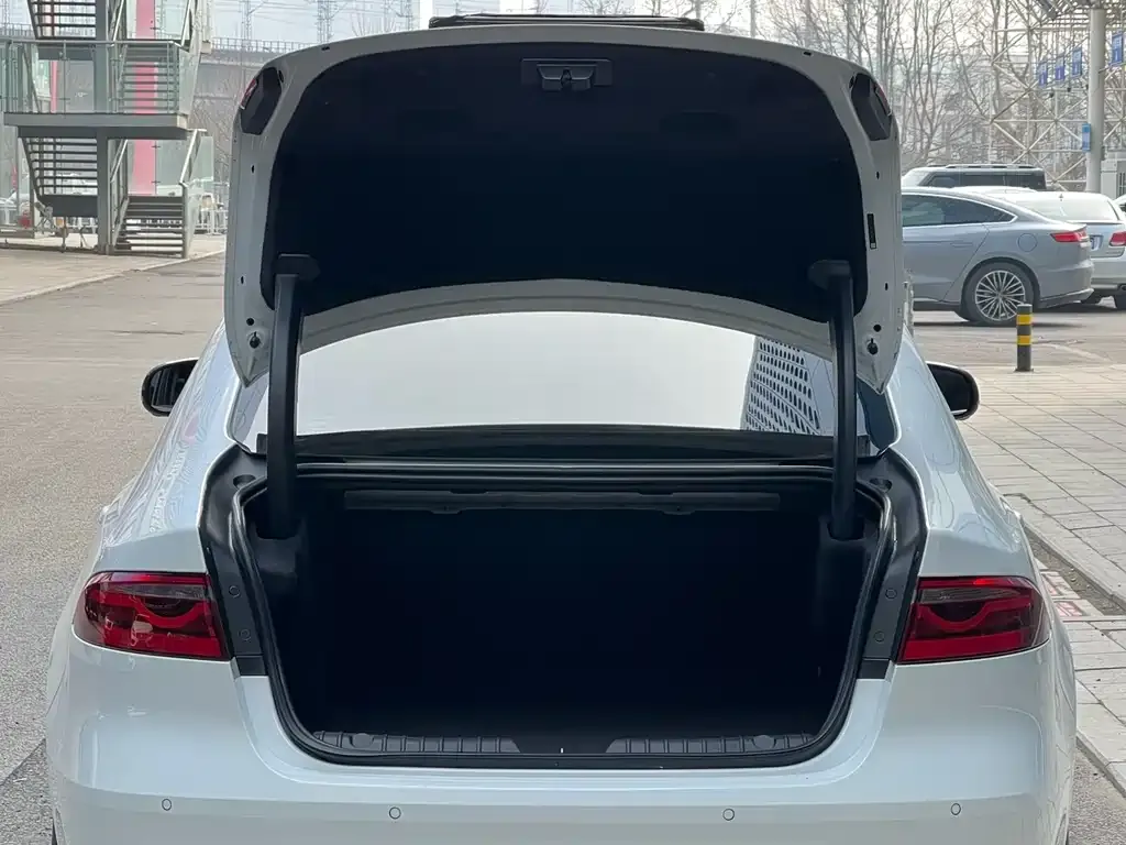 Jaguar XFL 2023 из CN, фото 4