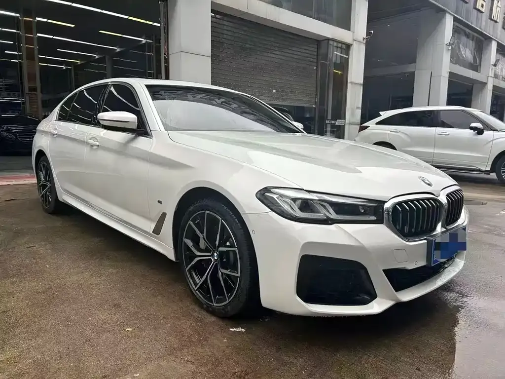 BMW 5 Series — фото 1