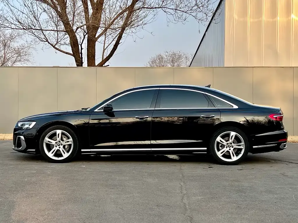 Audi A8 2022 из CN, фото 6