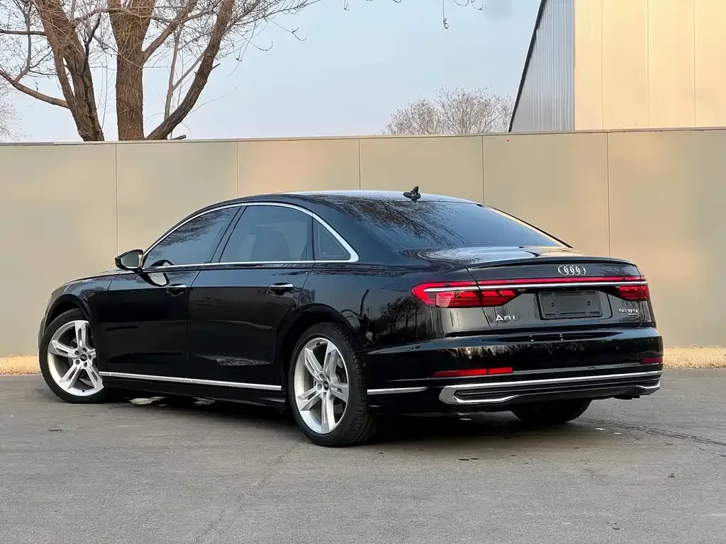 Audi A8 2022 из CN, фото 5
