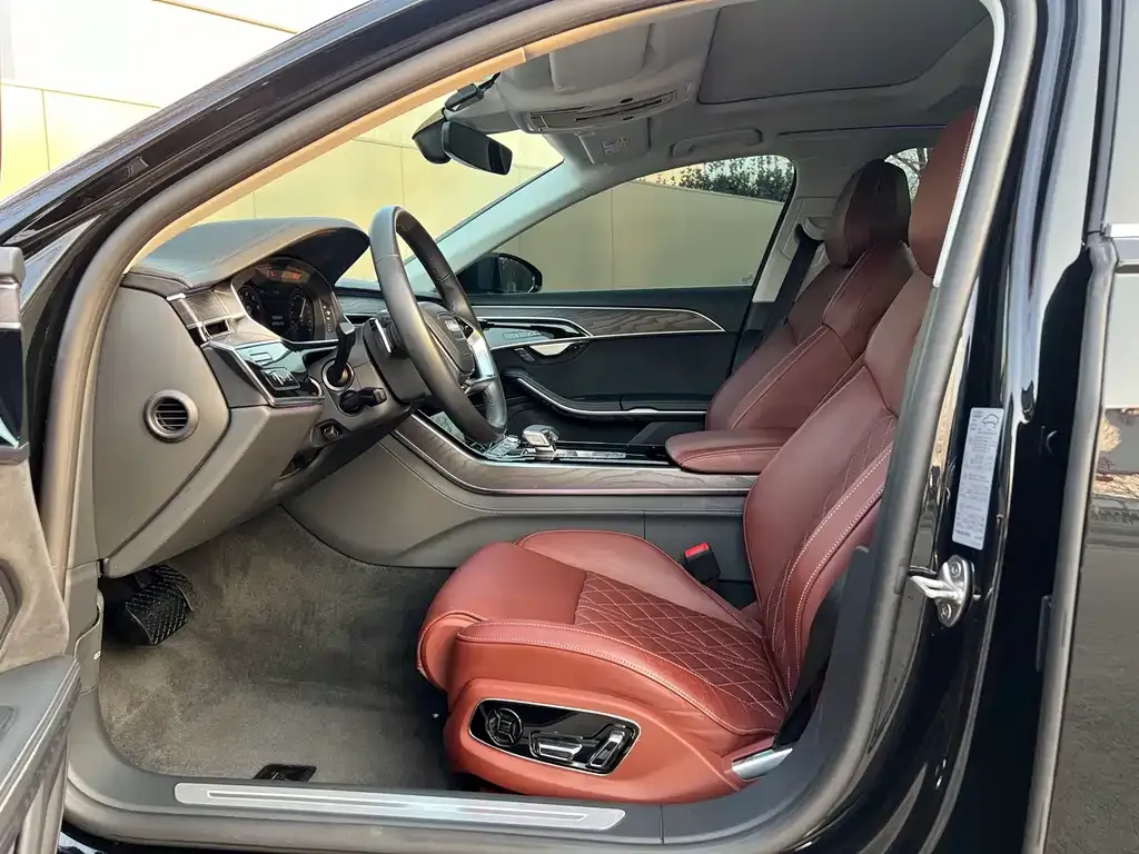 Audi A8 2022 из CN, фото 2