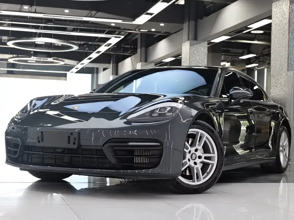 Porsche Panamera — фото 1