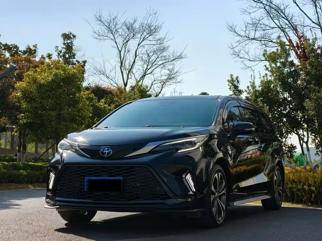 Toyota Granvia 2023 из CN, фото 1