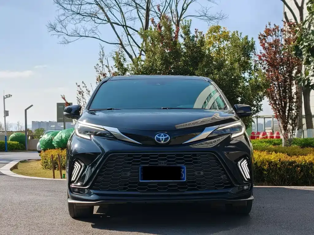 Toyota Granvia 2023 из CN, фото 6