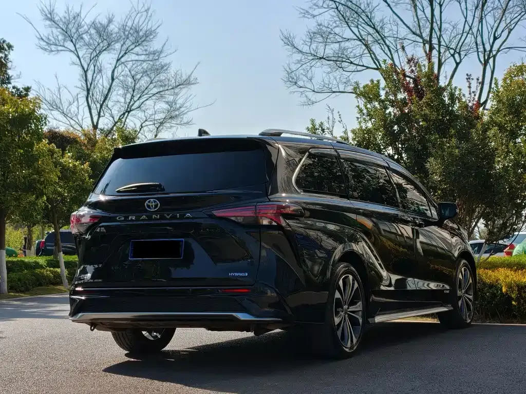 Toyota Granvia 2023 из CN, фото 7