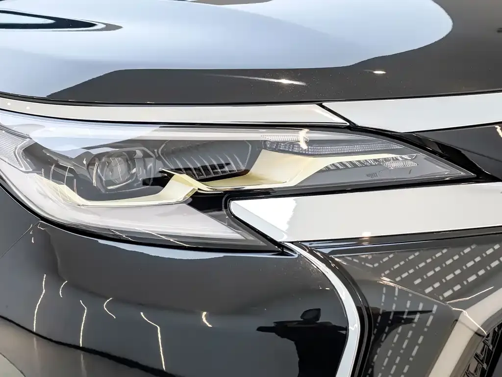 Toyota Granvia — фото 8