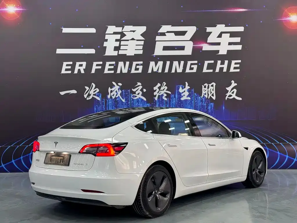 Tesla Model 3 — фото 10