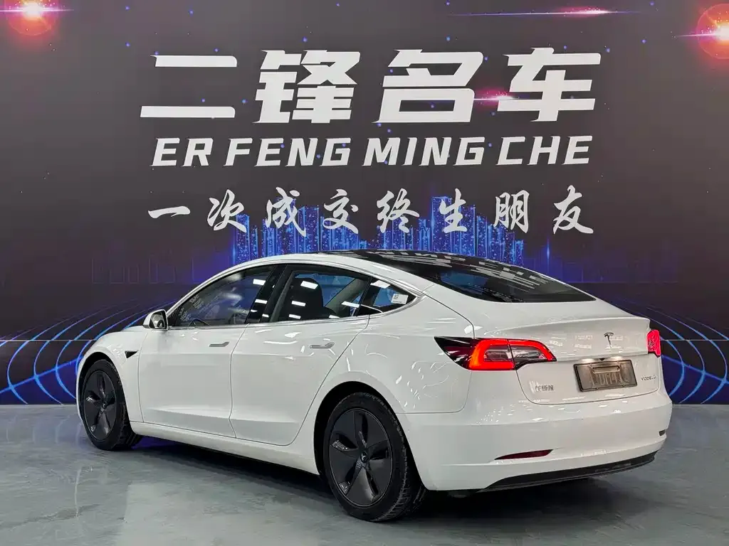 Tesla Model 3 — фото 2