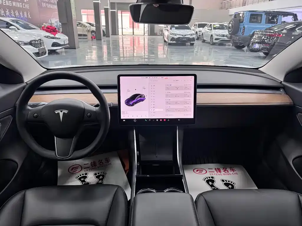 Tesla Model 3 — фото 9