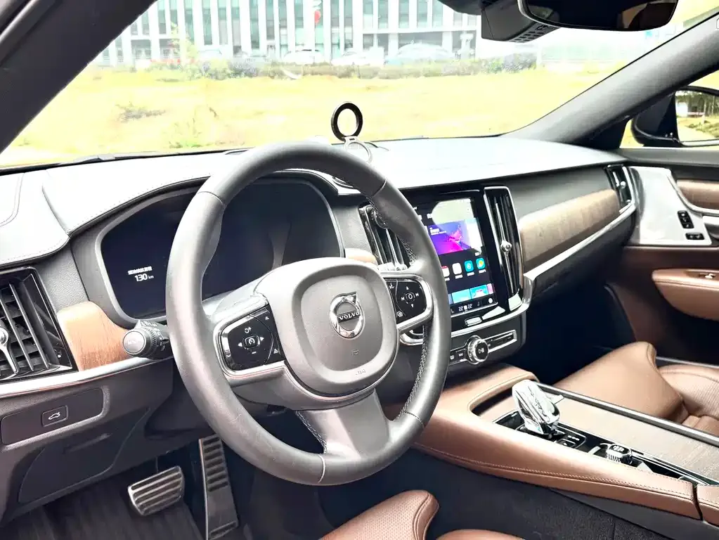 Volvo S90 2023 из CN, фото 2