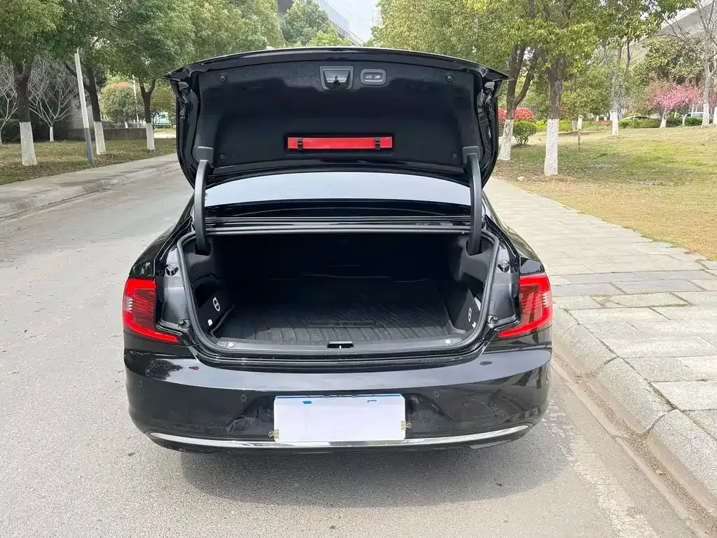 Volvo S90 — фото 10