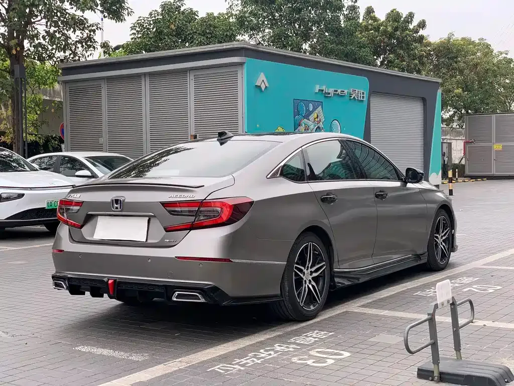 Honda Accord — фото 9
