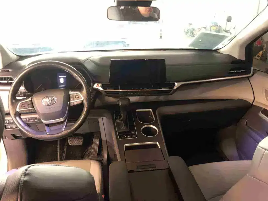 Toyota Granvia 2024 из CN, фото 10