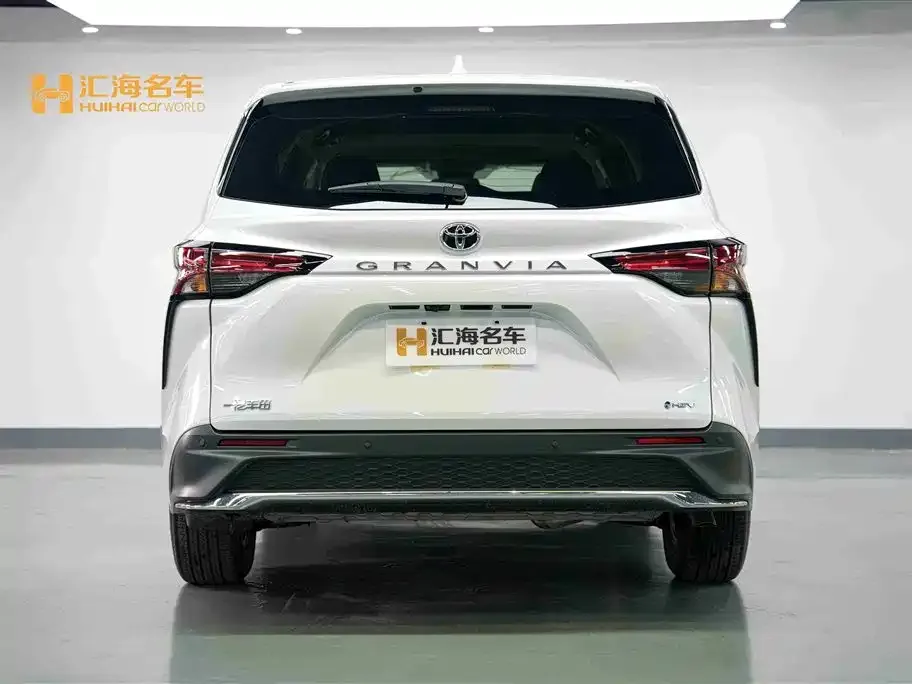 Toyota Granvia 2024 из CN, фото 3