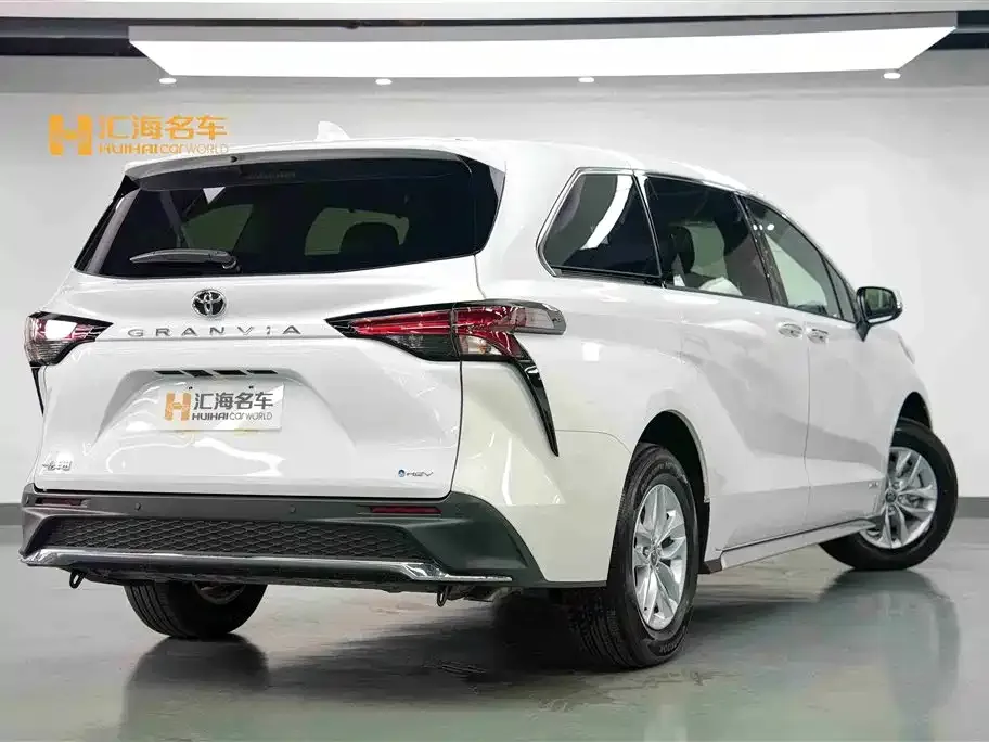 Toyota Granvia 2024 из CN, фото 2