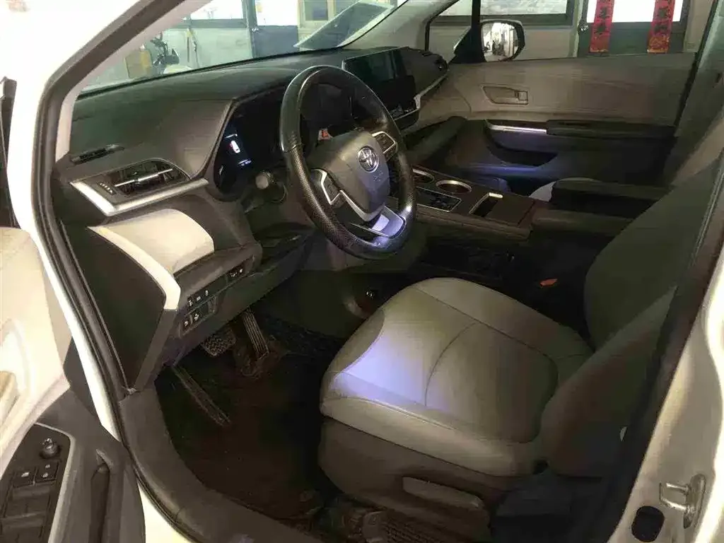 Toyota Granvia 2024 из CN, фото 8