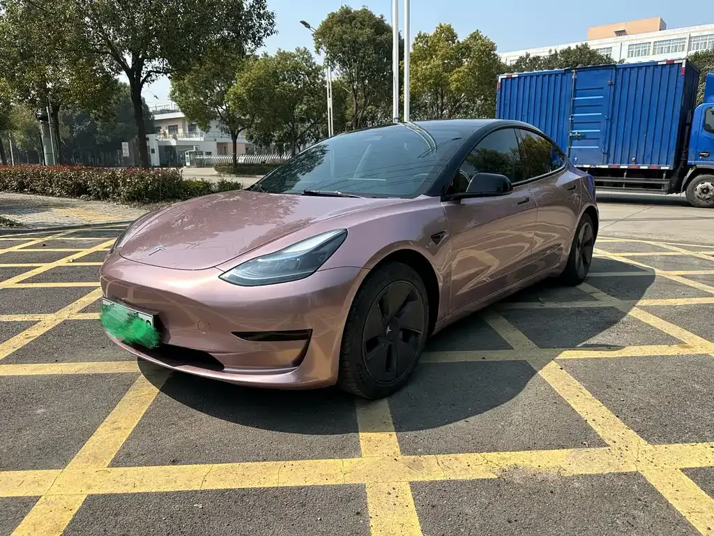Tesla Model 3 — фото 1