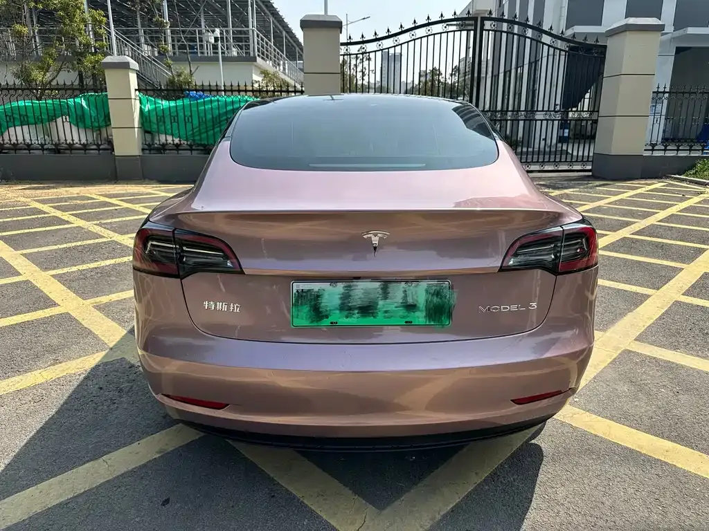 Tesla Model 3 — фото 9
