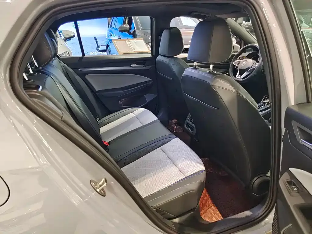 Volkswagen Golf 2025 из CN, фото 8