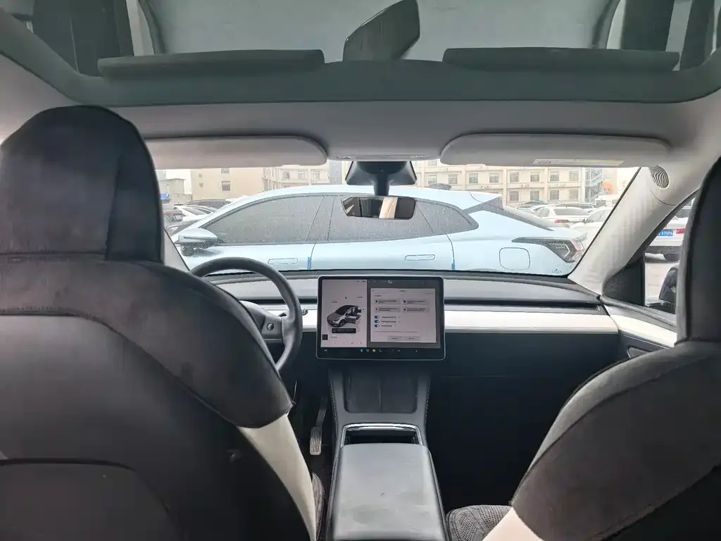 Tesla Model Y — фото 3