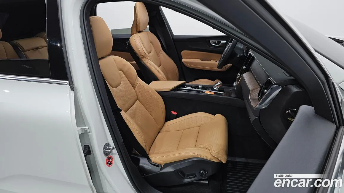 Volvo XC60 2022 из KR, фото 4
