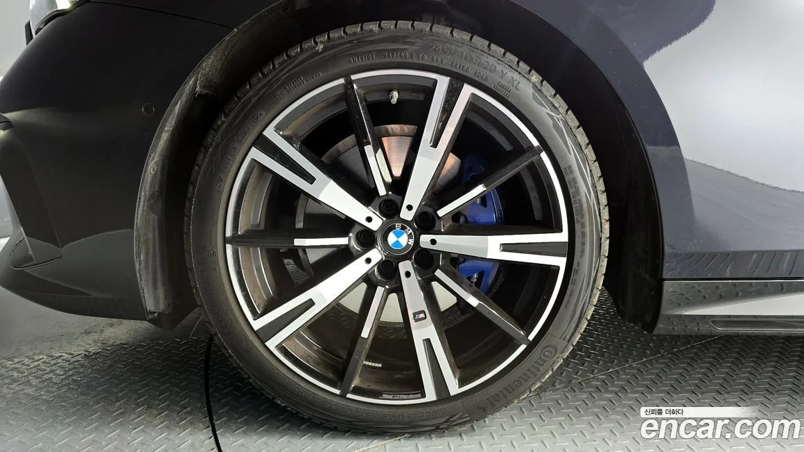 BMW 5-Series — фото 10