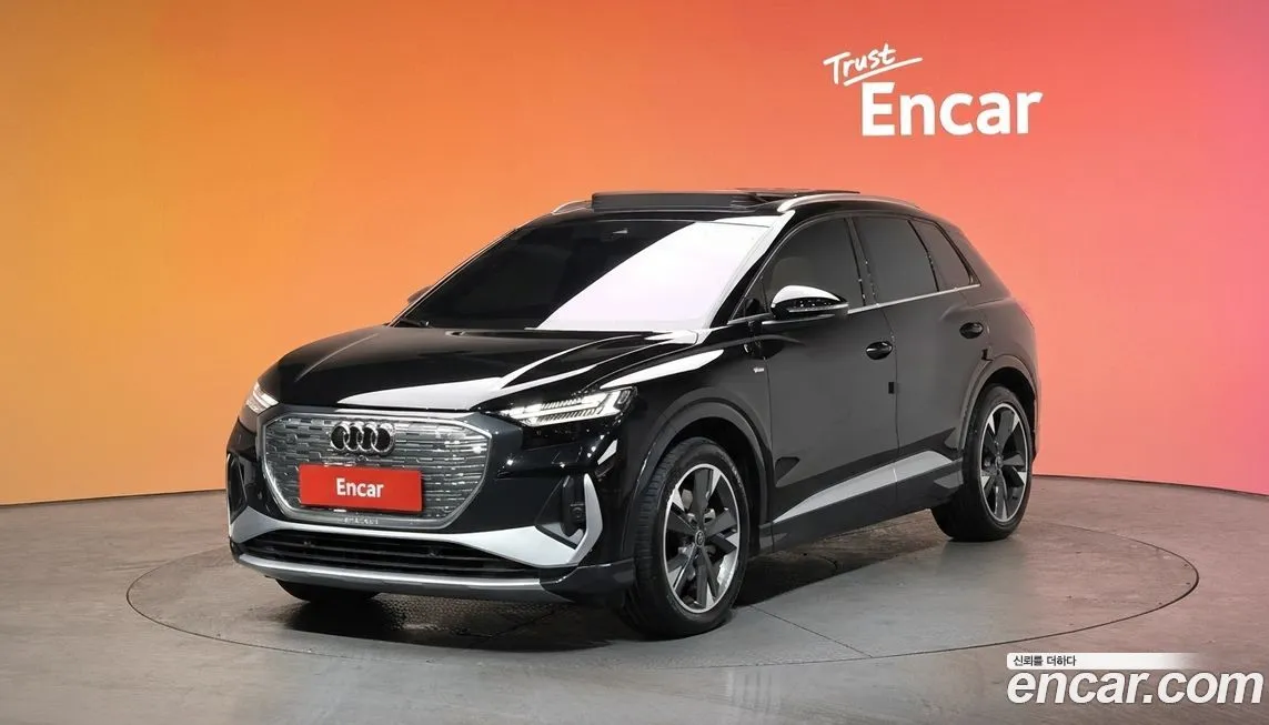 Audi Q4 e-tron — фото 1