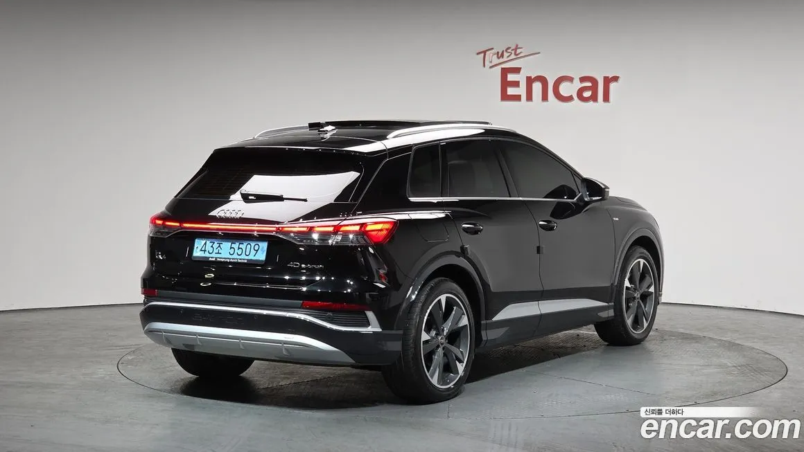 Audi Q4 e-tron — фото 10