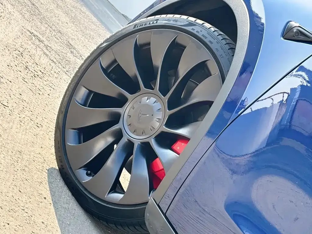 Tesla Model Y — фото 9