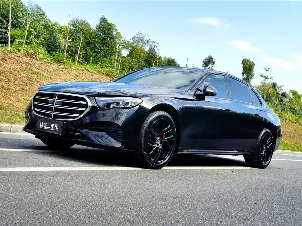 Mercedes-Benz E-Class — фото 1