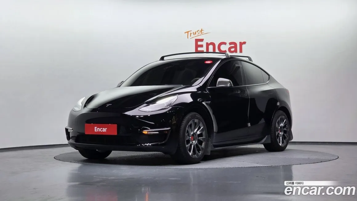 Tesla Model Y — фото 1