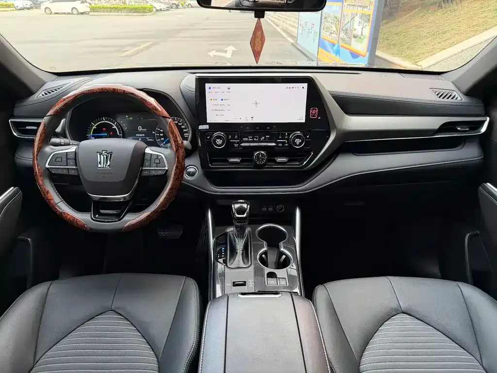 Toyota Crown Kluger 2023 из CN, фото 6