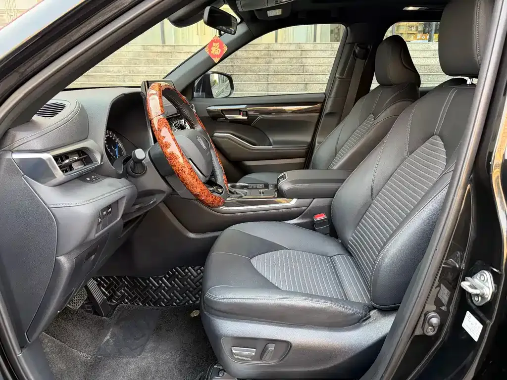 Toyota Crown Kluger 2023 из CN, фото 7