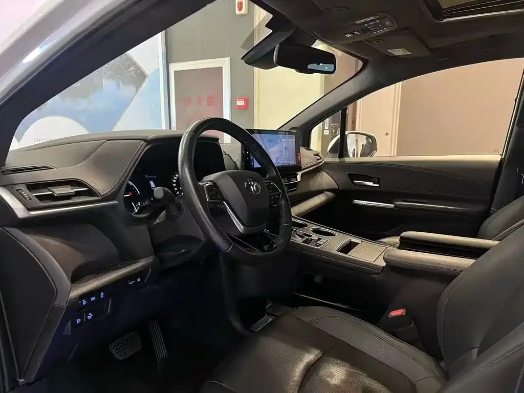 Toyota Sienna 2023 из CN, фото 7