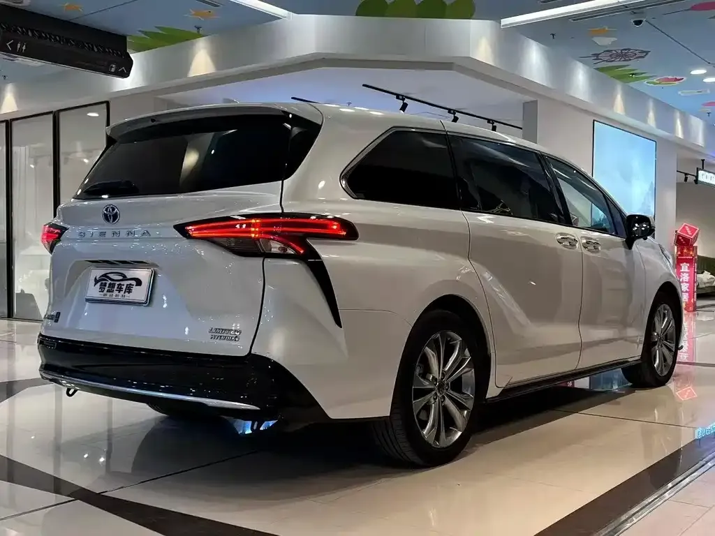 Toyota Sienna 2023 из CN, фото 8