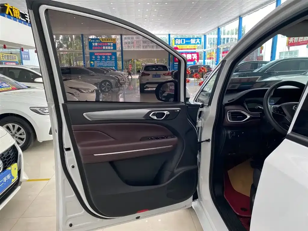 GAC Motor Trumpchi M6 — фото 2